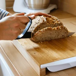 Brødkniv med lukket ergonomisk greb